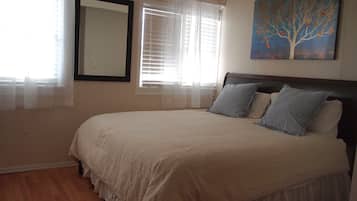 1 slaapkamer, een strijkplank/strijkijzer, wifi, beddengoed