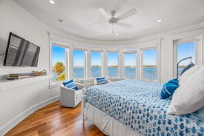 6 bedrooms, iron/ironing board, free WiFi, bed sheets