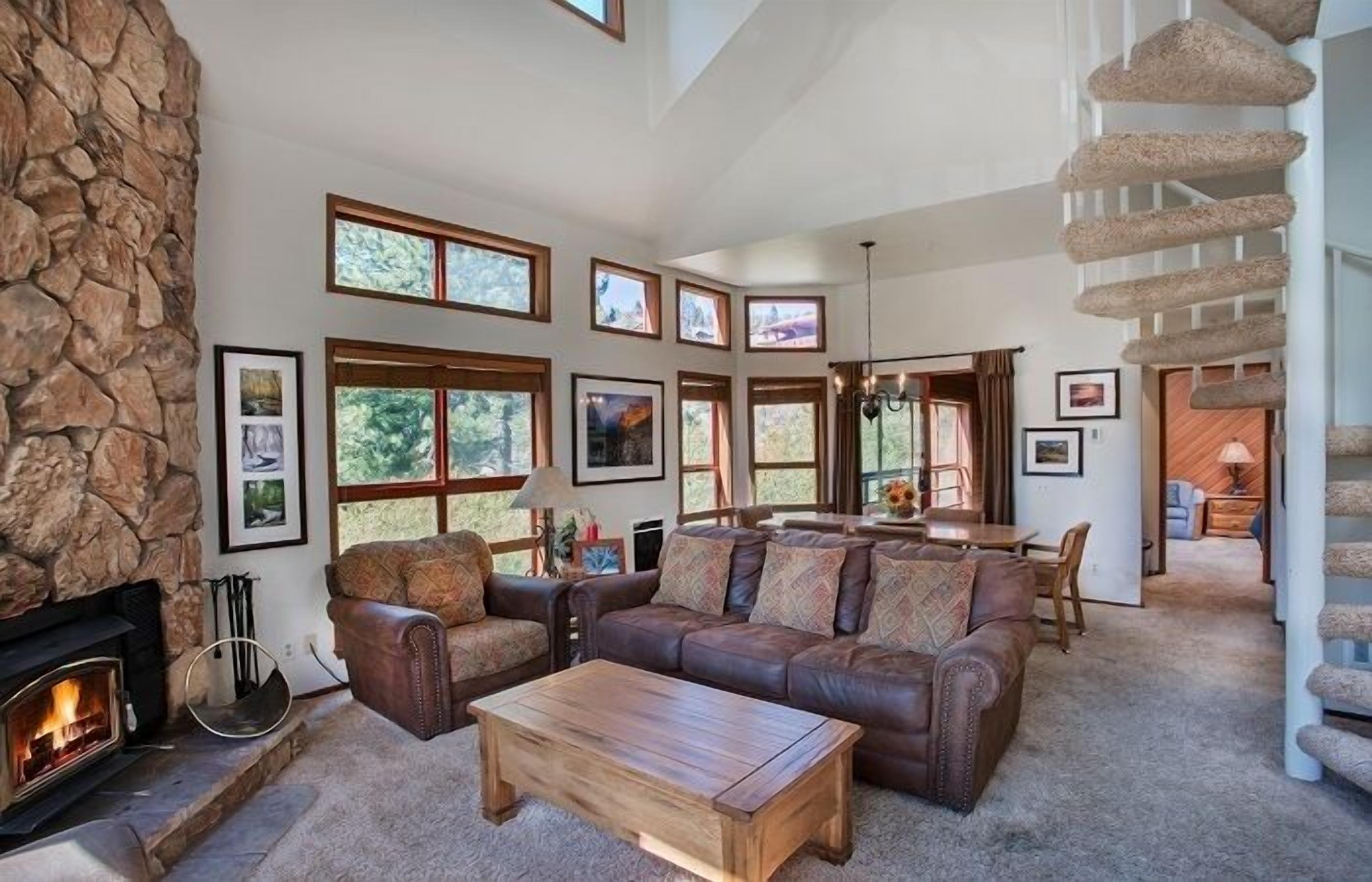 2 Bedroom Corner Unit at the Lifts with Grand Mountain View