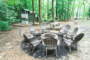 Outdoor dining - #12 Carlotta - Tiny Home Cottage (Sevierville)