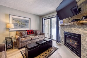 Smart TV, fireplace