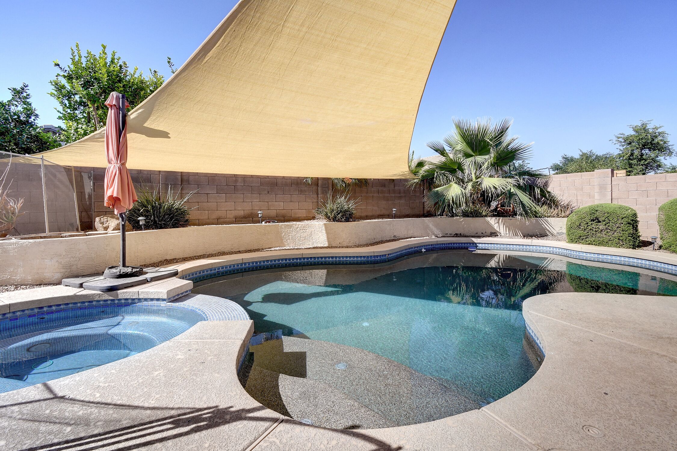 Fun in the Sun, Heated Pool* & HotTub (*Apr-Oct)