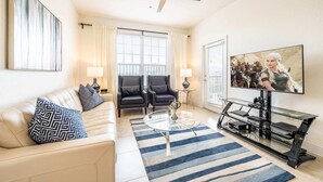 Living area - Top Floor*Balcony*VistaCay Convention Ctr & iDrive (Orlando)