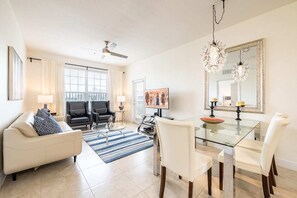 Televisio, videopelikonsoli, Netflix, DVD-soitin