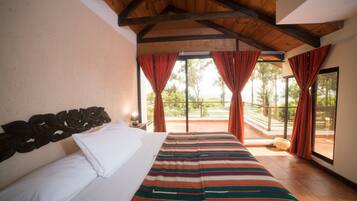 3 bedrooms, premium bedding, iron/ironing board, free WiFi