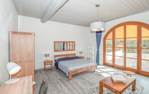 1 bedroom, travel cot, free WiFi, bed sheets