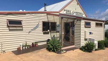 Façana frontal de l'allotjament