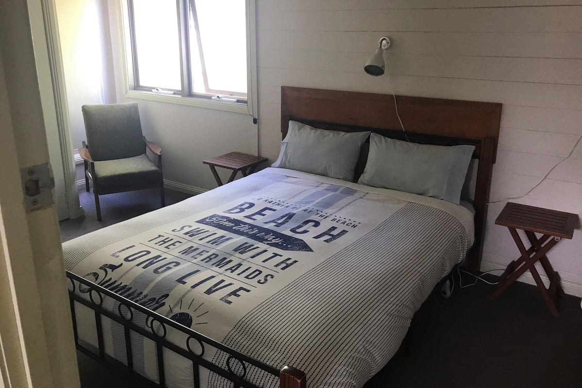 Superior kamer, 1 queensize bed | Een strijkplank/strijkijzer, extra bedden, gratis wifi, beddengoed