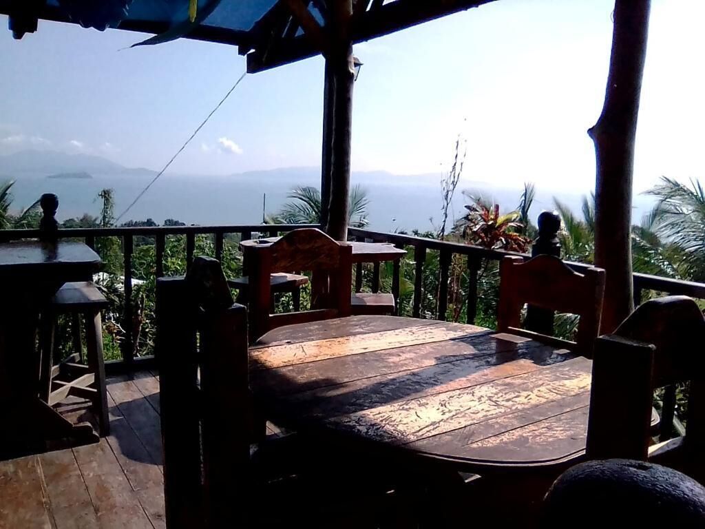 Breakfast, lunch, dinner served; local and international cuisine 