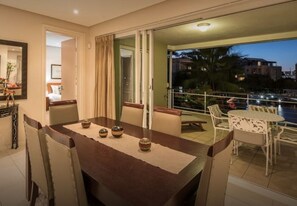 تناول الطعام بالخارج