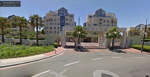 المنشأة من الخارج