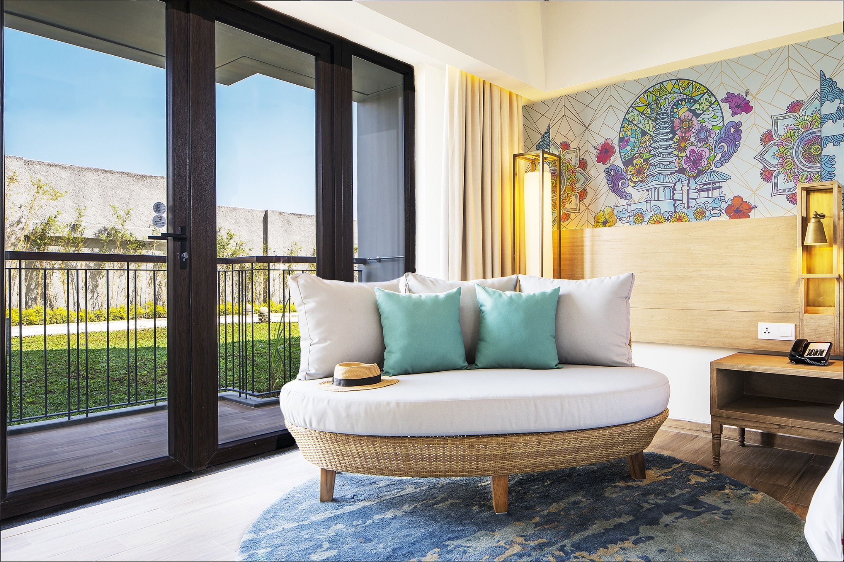 deluxe room | premium bedding, minibar, in-room safe, desk