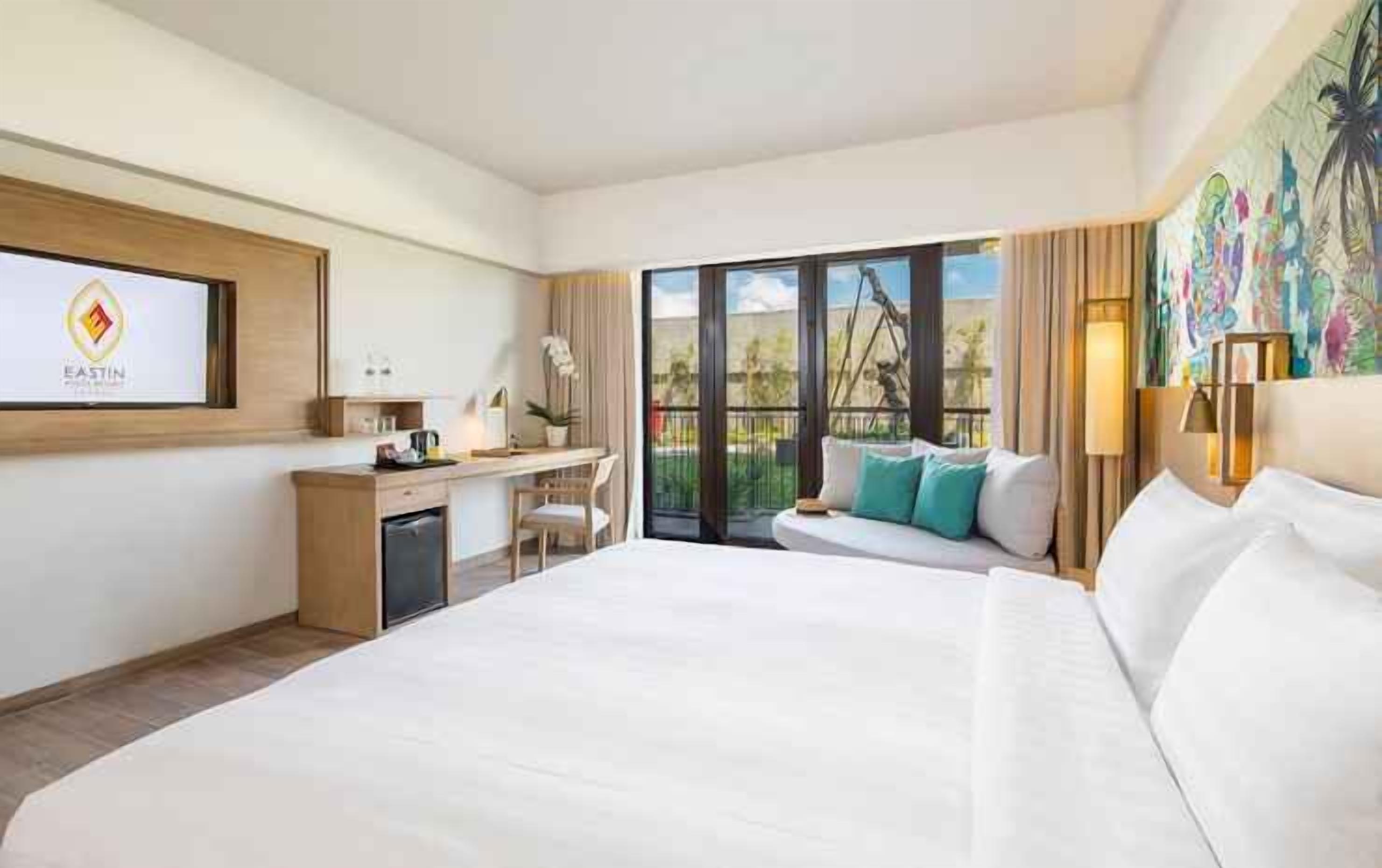 Premium bedding, minibar, in-room safe, desk