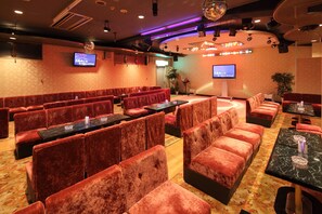 Bar (trong khuôn viên)