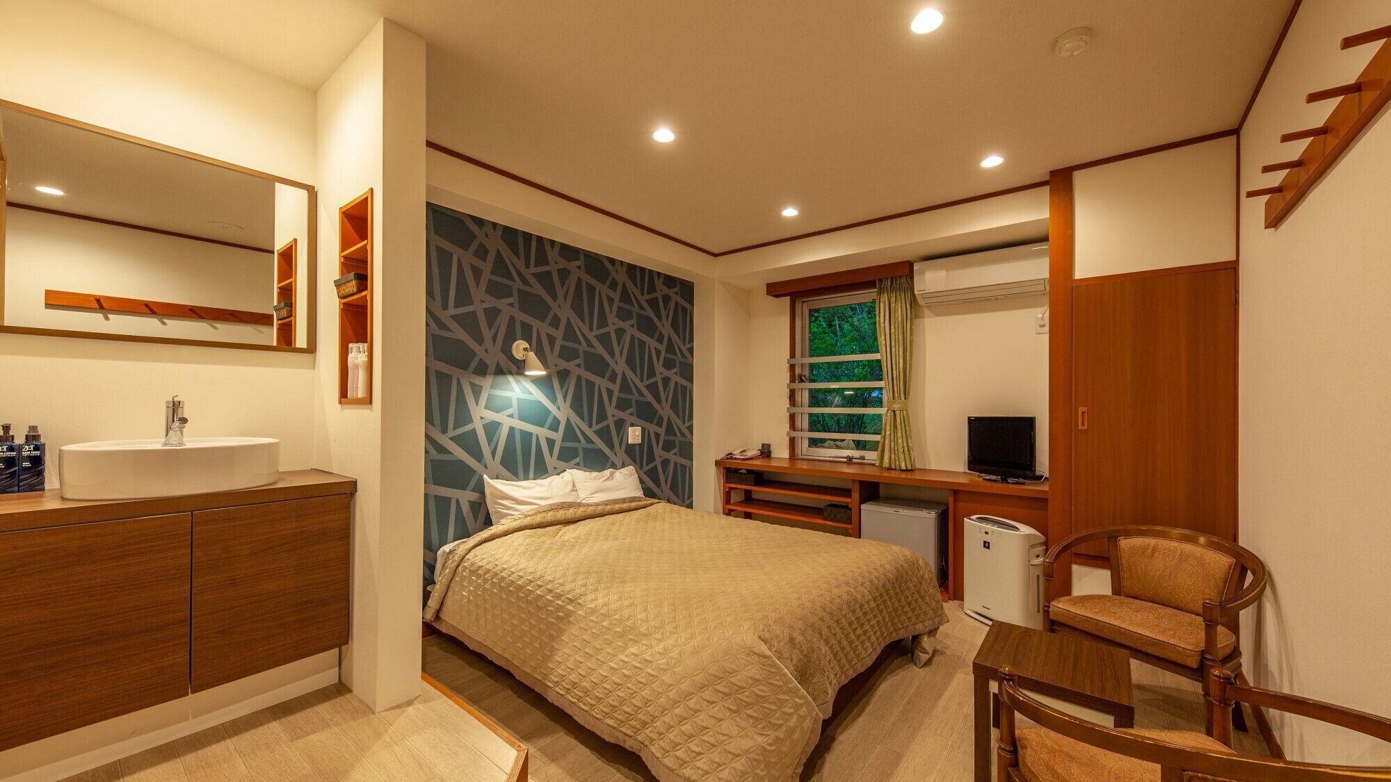 Minibar y caja de seguridad en la habitación 