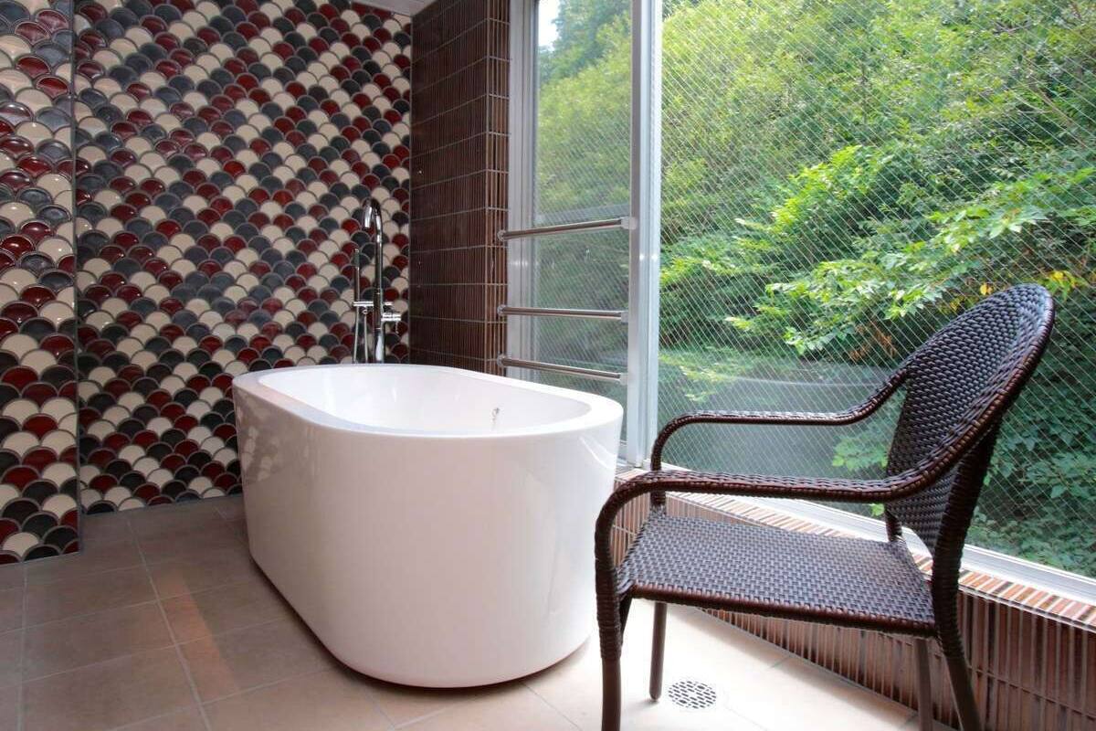 Free toiletries, hair dryer, bidet