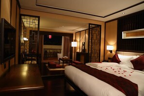 Minibar, in-room safe, desk, blackout drapes - Xiang Yun Sha Garden Hotel (Foshan)