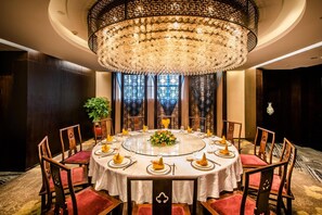 Frokost, lunsj og middag serveres