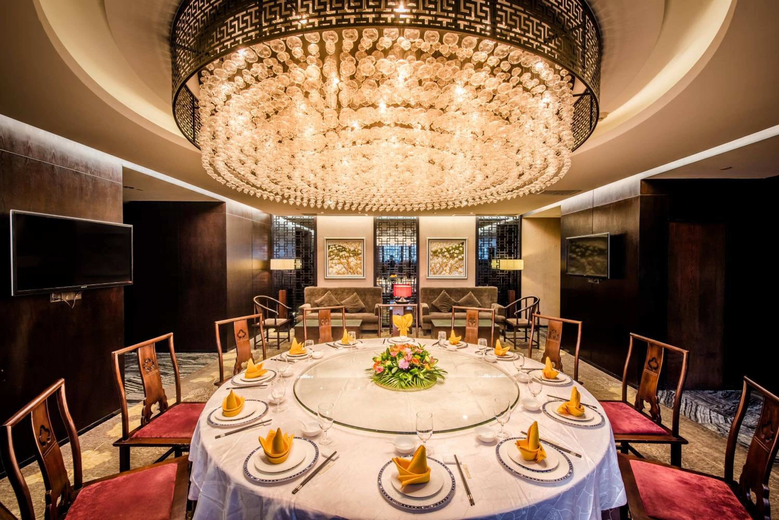 breakfast, lunch and dinner served