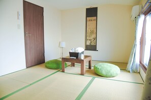 Family House, 3 Bedrooms | 3 bedrooms, iron/ironing board, free WiFi - GUESTHOUSE HIROFUMI (Kyoto)