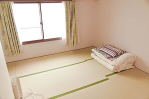 Family House, 3 Bedrooms | 3 bedrooms, iron/ironing board, free WiFi - GUESTHOUSE HIROFUMI (Kyoto)