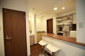 Family House, 3 Bedrooms | In-room dining - GUESTHOUSE HIROFUMI (Kyoto)
