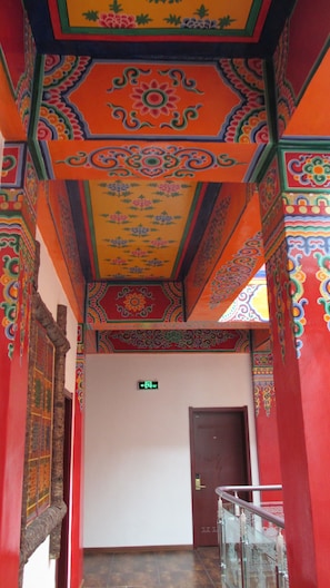 Hallway - Nirvana Hotel - Hostel (Gannan Tibetan)