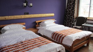 Desk, free WiFi, bed sheets, wheelchair access - Nirvana Hotel - Hostel (Gannan Tibetan)