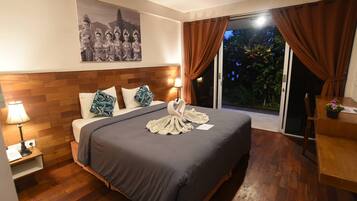 In-room safe, free WiFi, bed sheets