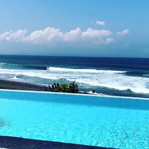 Kolam renang terbuka, kerusi lepak pantai