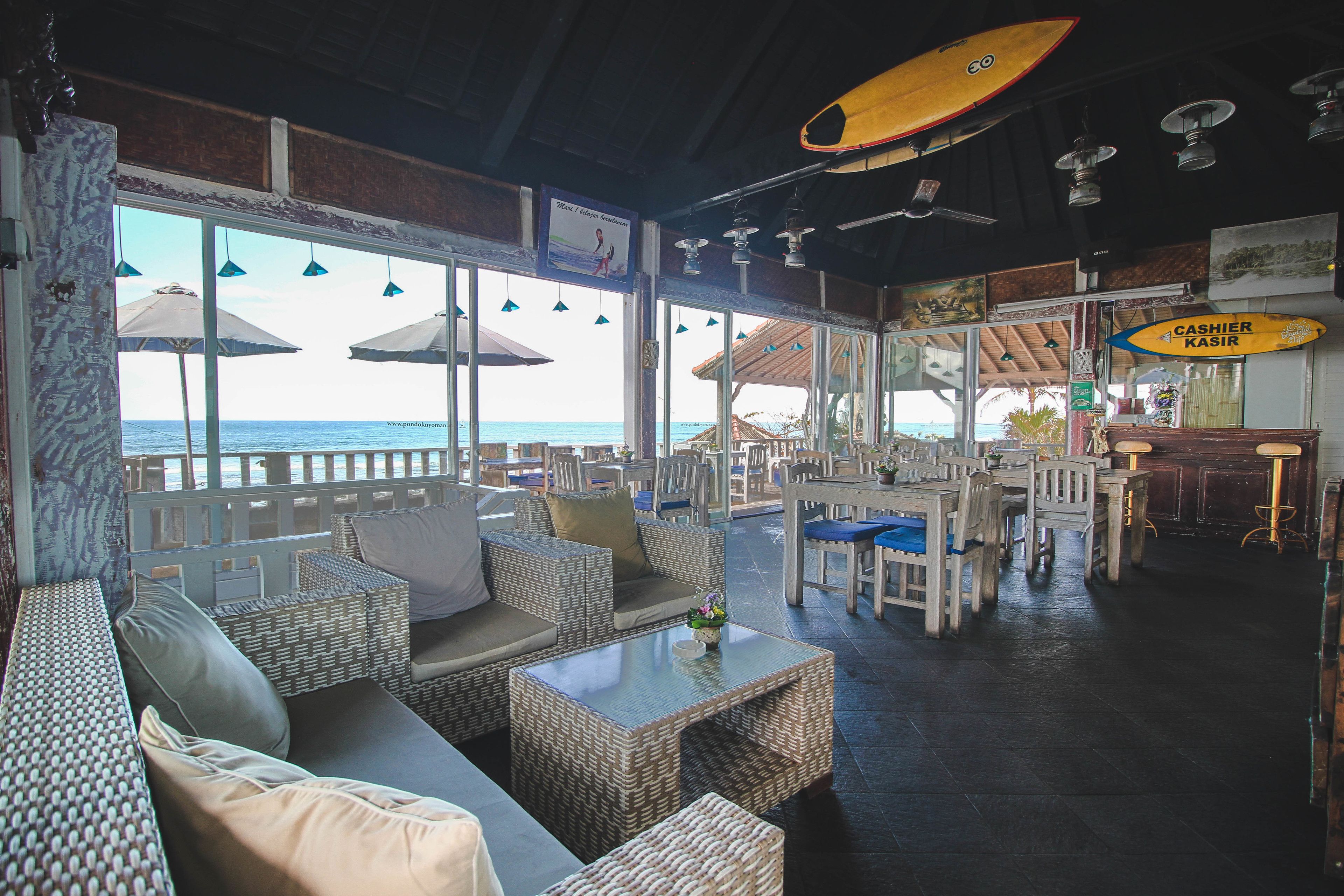 Breakfast, lunch, dinner served; local and international cuisine 