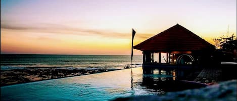 Outdoor pool, pool loungers