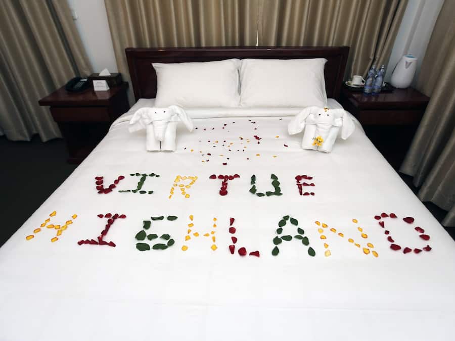 Habitación estándar | Minibar, caja fuerte, escritorio y cortinas opacas