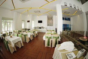 Se sirven desayunos, almuerzos y cenas