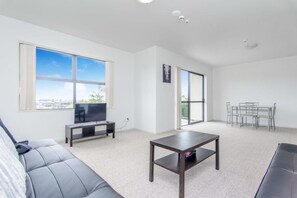 Classic Apartment, 2 Bedrooms | 2 bedrooms - Cozy & Contemporary Apartment (Auckland)
