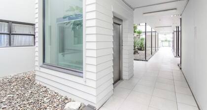 Cozy & Contemporary Apartment