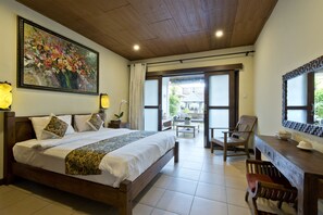 3 bedrooms, in-room safe, desk, iron/ironing board - Villa Star (Seminyak)