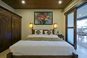 3 bedrooms, in-room safe, desk, iron/ironing board