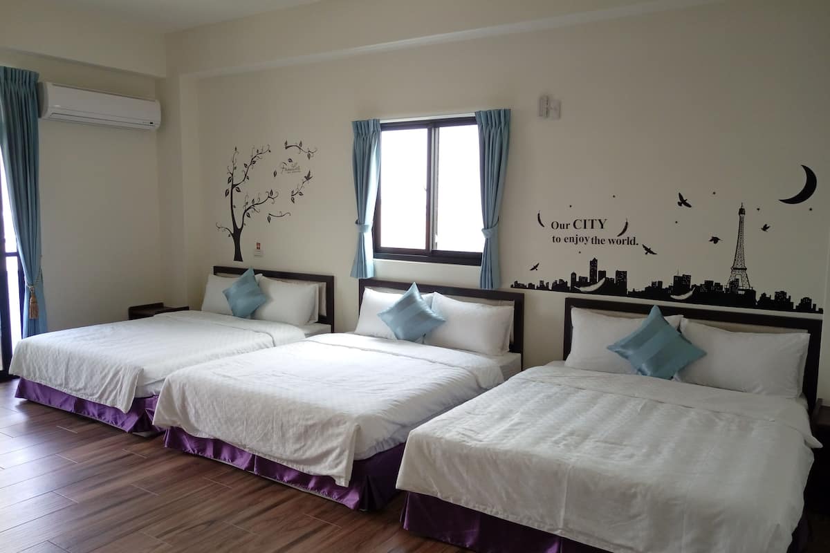 Habitación familiar, 1 habitación, vista al océano | 1 habitación, ropa de cama de alta calidad, camas extra y wifi gratis
