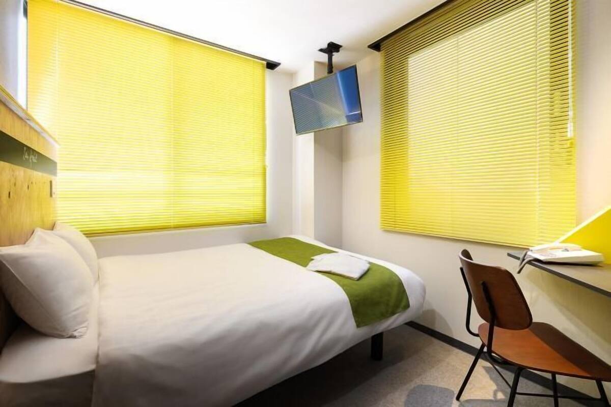 WiFi (free), bed sheets