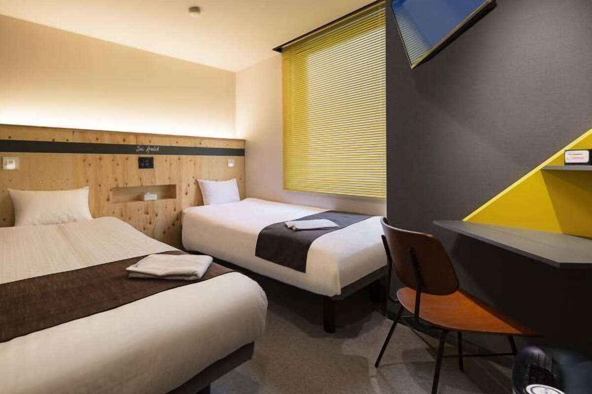 WiFi (free), bed sheets