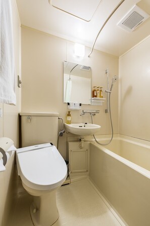 Ducha y bañera combinadas y artículos de higiene personal gratuitos