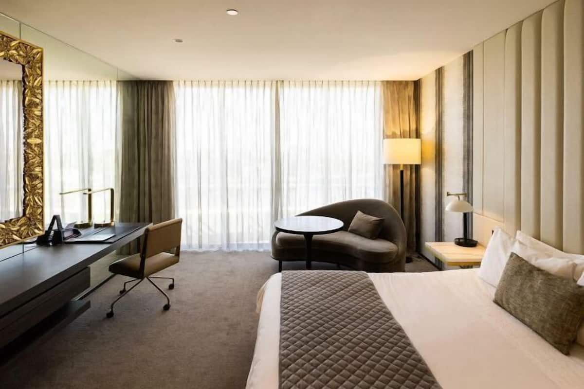 1 slaapkamer, een minibar, een kluis op de kamer, een bureau