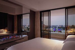 Suite (Frangipani Suite with Free Wifi) | 1 habitación, minibar, caja de seguridad en la habitación y escritorio 