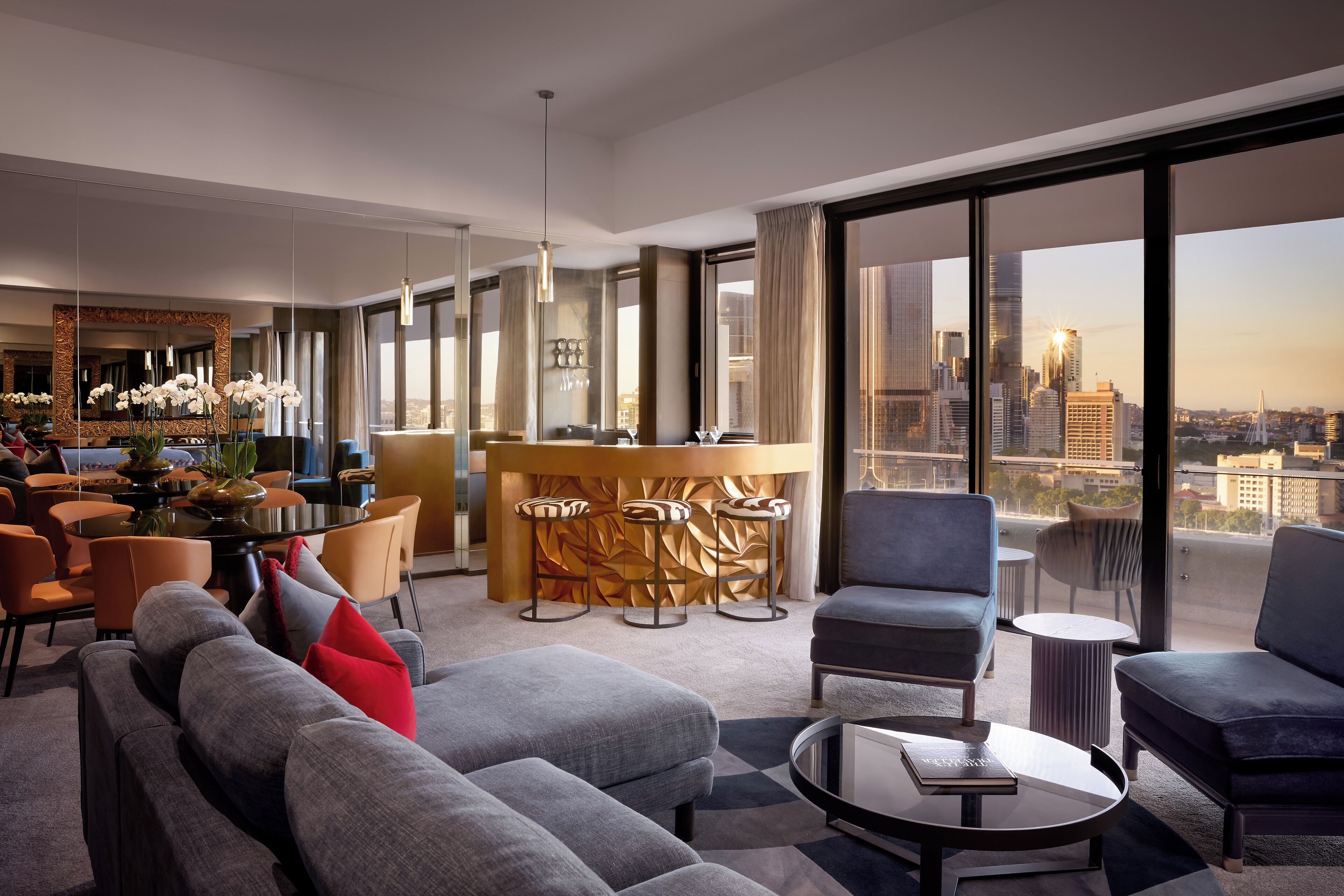 套房 (Frangipani Suite with Free Wifi) | 起居区 | 55-英寸纯平电视（配备数码频道）、电视、收费电影