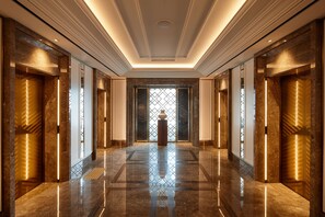 Interior entrance - Lotte Hotel Seoul Executive Tower (Seoul)