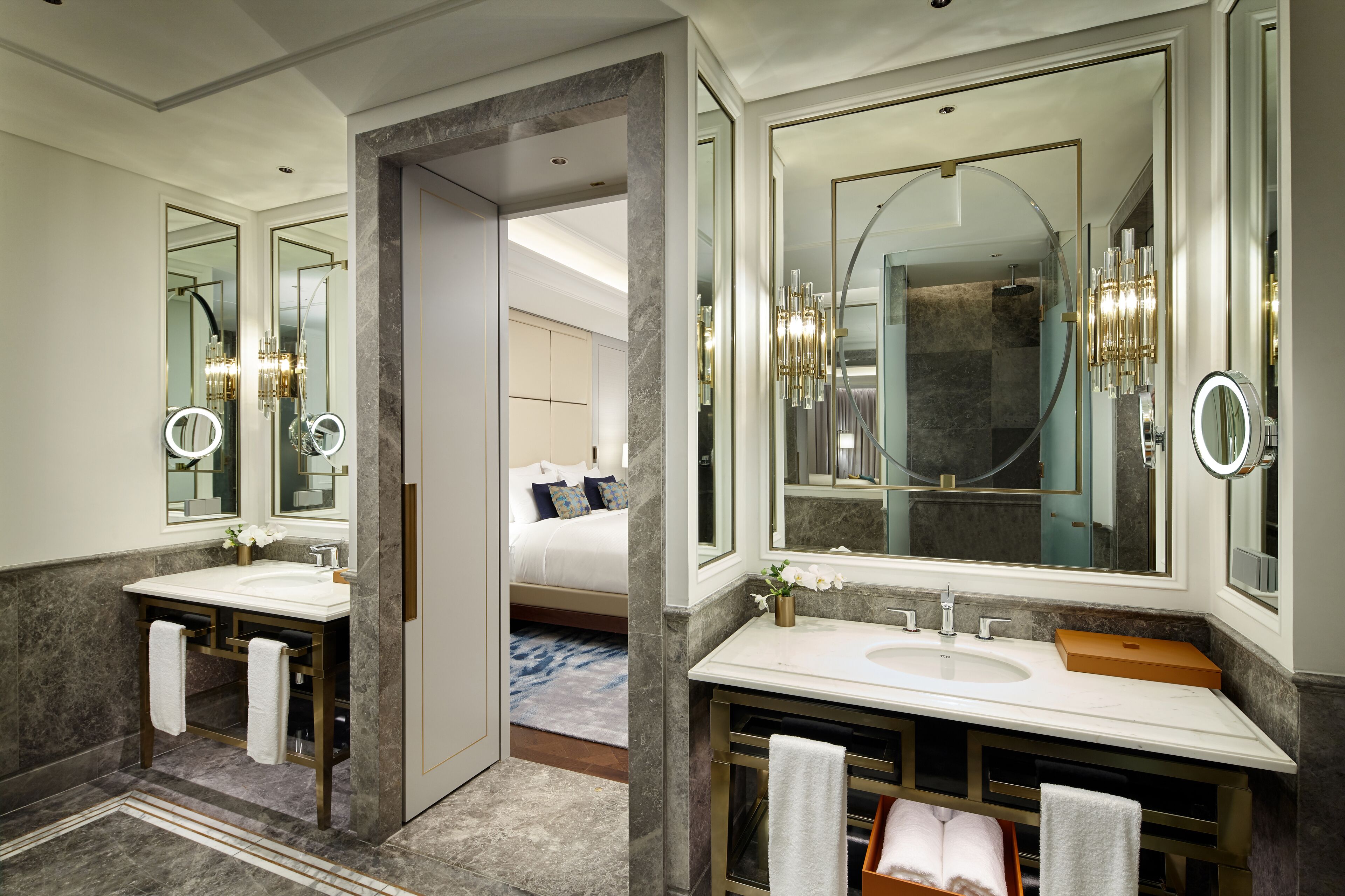 executive charlotte suite double room - la cime lounge access, 1 free valet services included | egyptian cotton sheets, premium bedding, down duvets, minibar