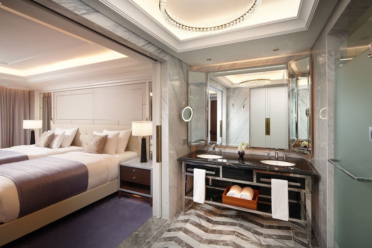 separate bathtub and shower, hair dryer, dressing gowns, slippers