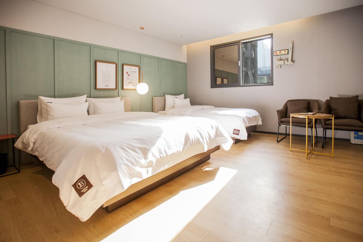 Deluxe Twin Room - Stay more than 2 nights, Surcharge 10000KRW : Mon - Thu, 20000KRW : Fri - Sat | Desk, blackout drapes, soundproofing, WiFi (free)