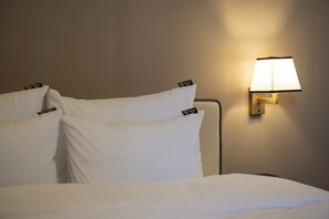 Deluxe Double Room - Stay more than 2 nights, Surcharge 10000KRW : Mon - Thu, 20000KRW : Fri - Sat